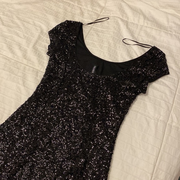 Short Sleeve Sequin Party Dress - Picture 10 of 10
